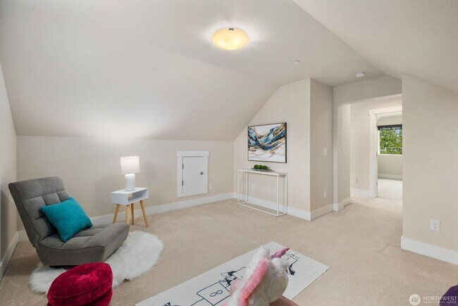 Building Photo - Modern Lynnwood Home with Flexible Bonus Space and Fenced Backyard