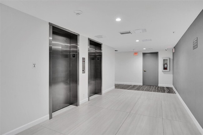 Building Photo - 1150 Hillsboro Mile