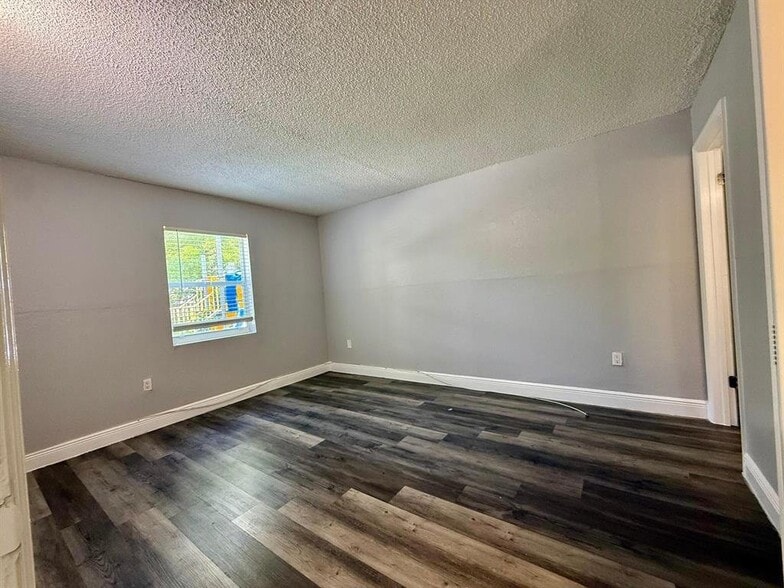 Building Photo - 726 SW 81st Ave