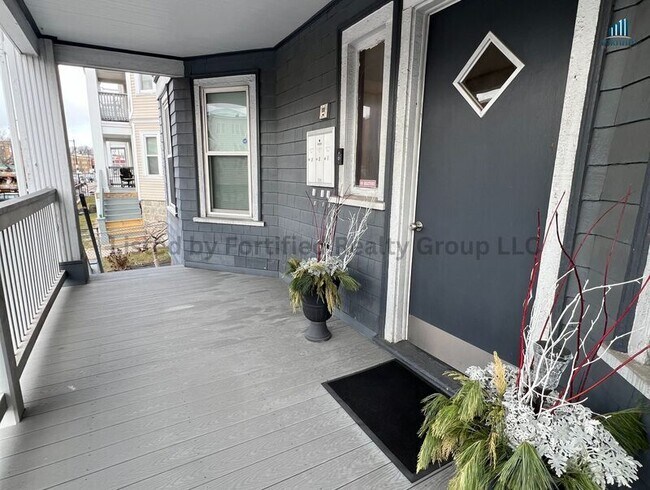 Building Photo - 142 Washington St