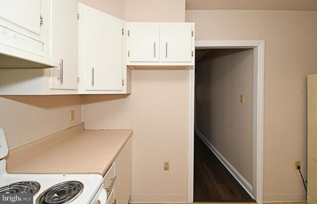 Building Photo - 254 Morris St