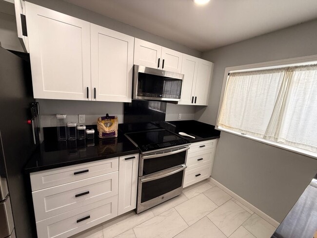 Building Photo - Don't Miss This! 3/1.5 Quiet & Spacious Upper Makakilo - Makakilo Hale I