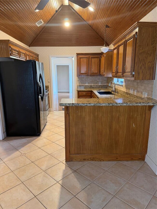 Building Photo - 611 Rolling Green Dr