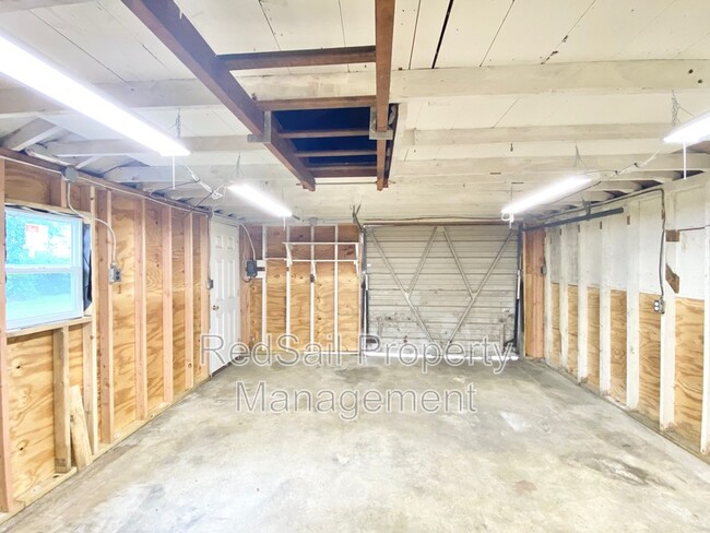 Building Photo - 710 72nd St