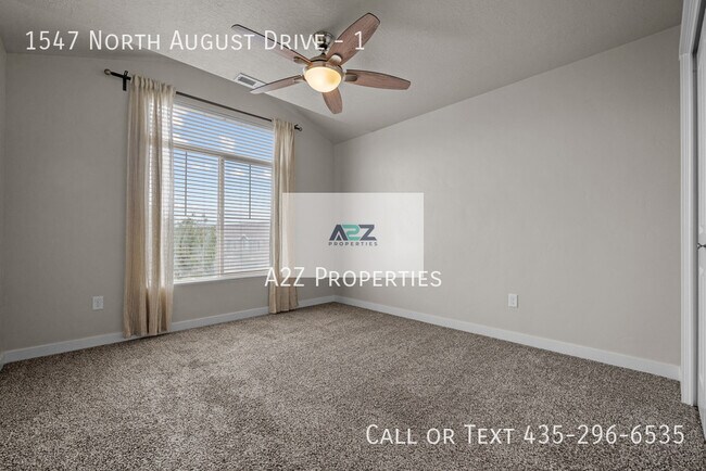 Building Photo - 1547 N August Dr
