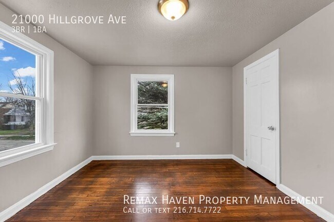 Building Photo - 21000 Hillgrove, Maple Hts - Gorgeous 3 be...