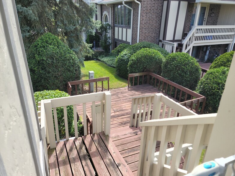 Deck - 9224 Windsor Pky