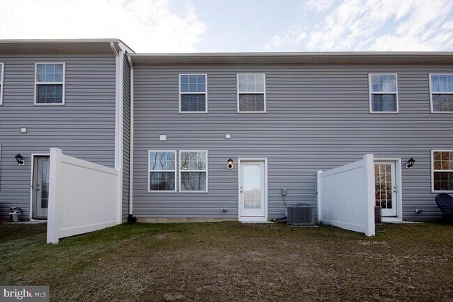 Building Photo - 117 Mazzeo Dr