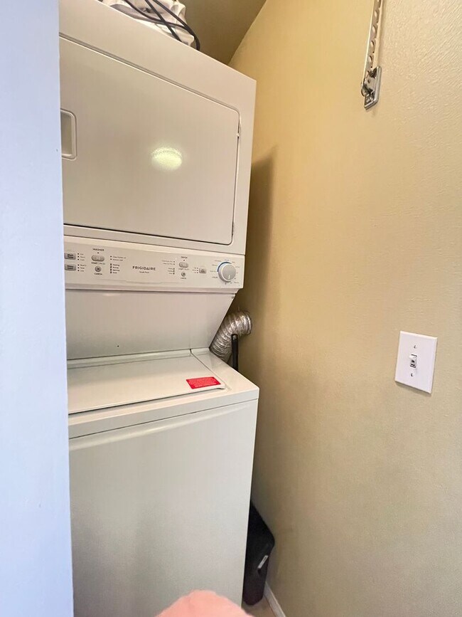 Building Photo - SPACIOUS & Quiet Cortez Hill Gem – Central...