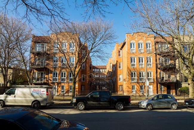 Primary Photo - 1638 W Greenleaf Ave