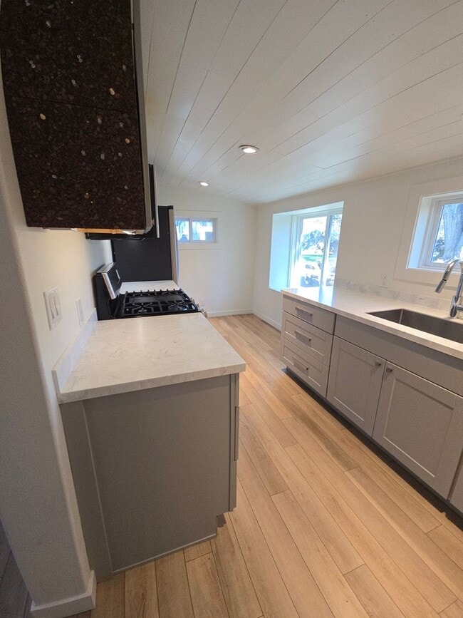 Building Photo - ?PRICE DROP? $300 off 1st months rent?Private & Super Cute 1BR – Prime Bend Location Near Food Carts