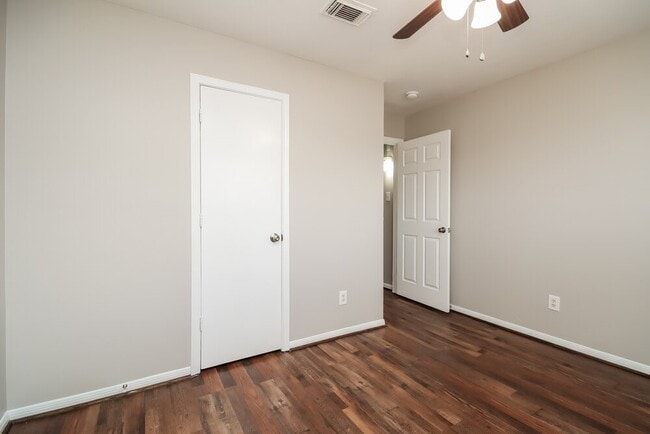 Building Photo - 7457 Parkland Manor Dr