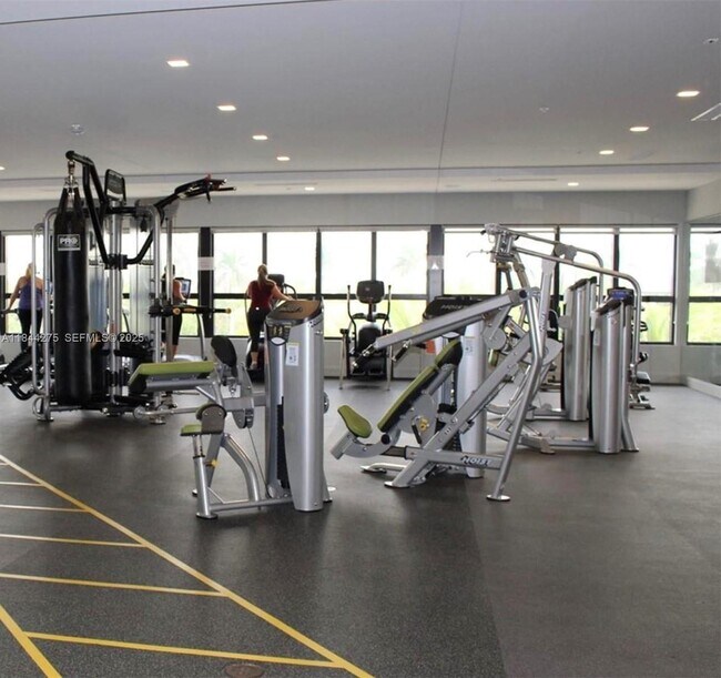 Building Photo - 7905 NW 104th Ave