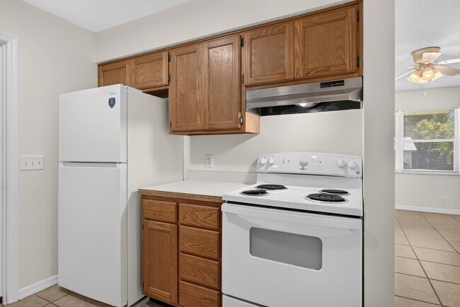 Building Photo - 308 Fern St