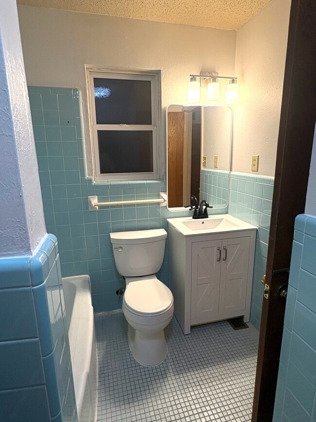 Building Photo - 735 NW 5th St