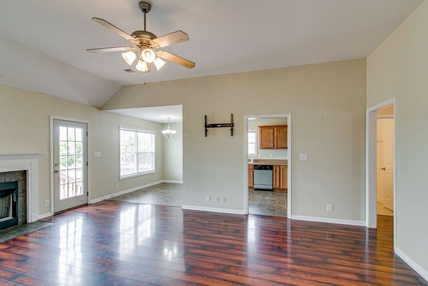 Building Photo - 988 Chardea Ct