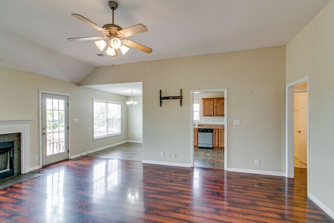 Building Photo - 988 Chardea Ct