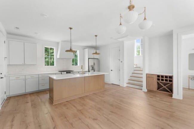 Building Photo - 1814 Stewart Pl