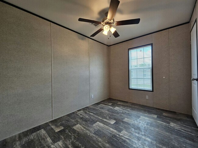 Building Photo - 1027 Myakka Dr