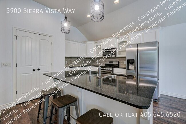 Building Photo - 3900 Sierra Vista Way