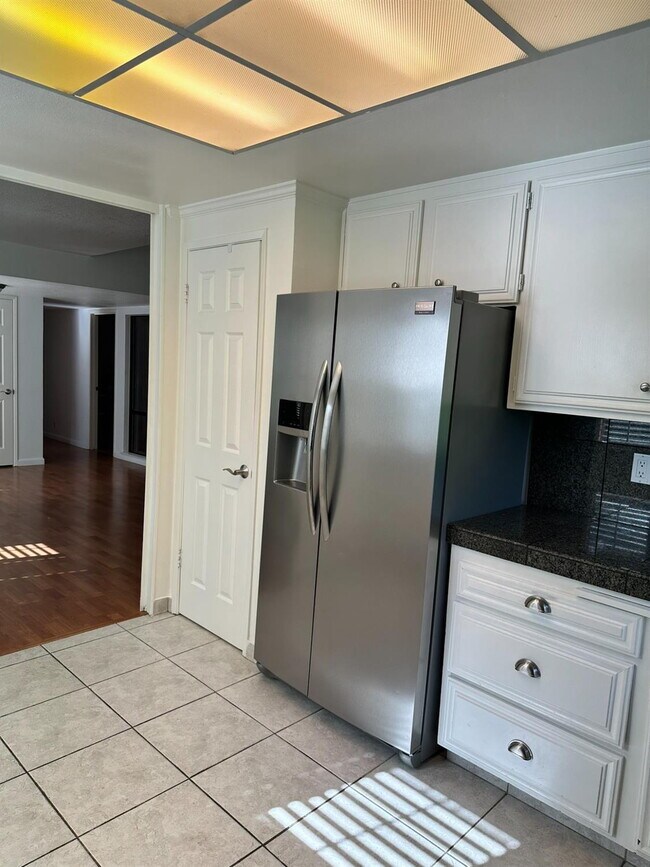 Building Photo - Fabulous condominium home on 6th Fairway of El Macero Country Club.