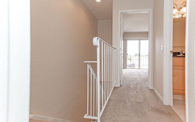 Building Photo - Great 2 BD Home in the Lake Park Terrace C...