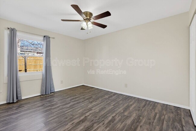 Building Photo - 36 Jamestown Dr