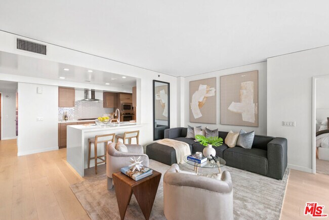 Building Photo - 13650 Marina Pointe Dr