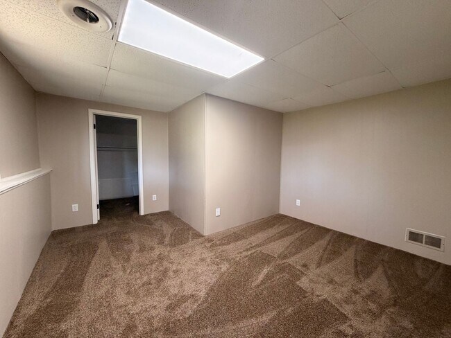 Building Photo - Rockford Schools! 4 Bedroom Duplex