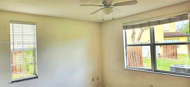 Building Photo - 3350 NE 13th Cir Dr