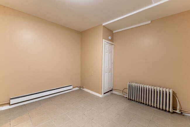 Building Photo - Modern Renovated Studio For Rent!