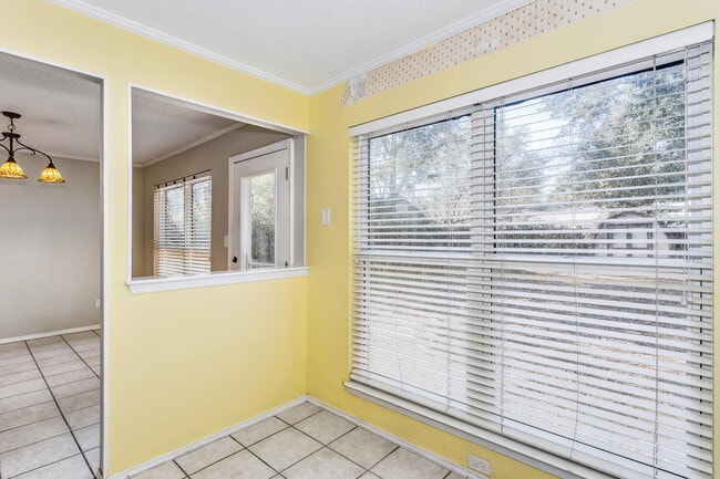 Building Photo - 4606 Lennox Pl