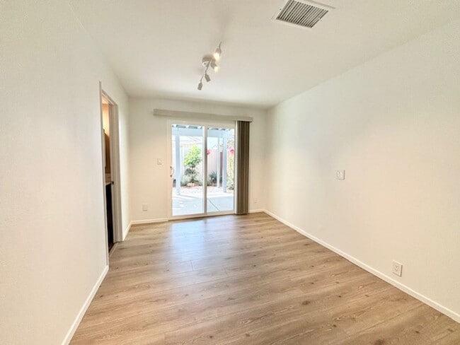 Building Photo - 136 Ventura Ave