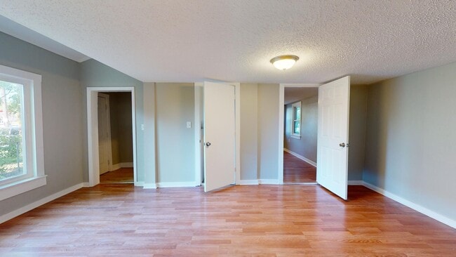 Building Photo - Clark / Fulton - 3 Bedrooms - 1 Bath - Single Family Home