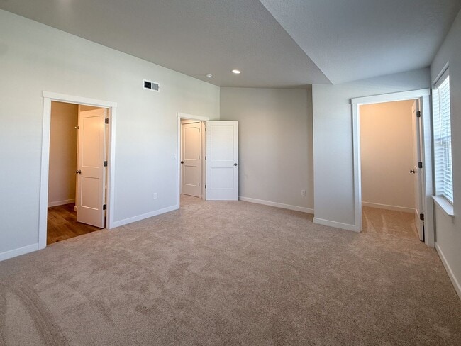 Building Photo - 352 SE Shetterly Dr