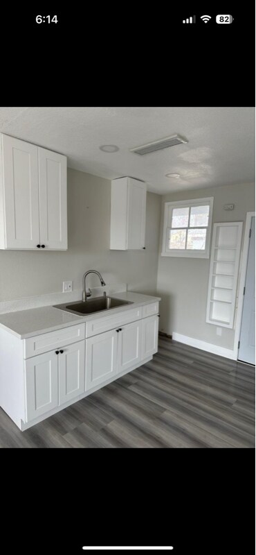 Building Photo - 251 Juniper St