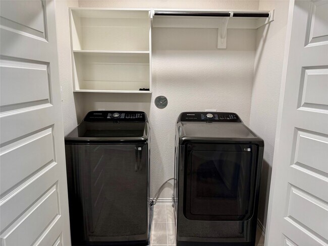 Building Photo - 27970 Western Crk Ct