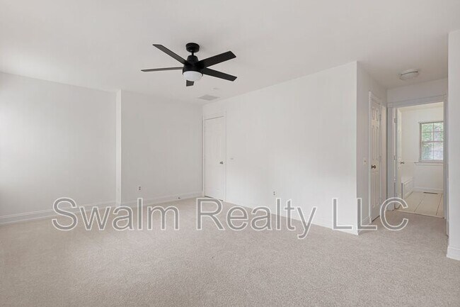Building Photo - 240 Timber Knoll Dr
