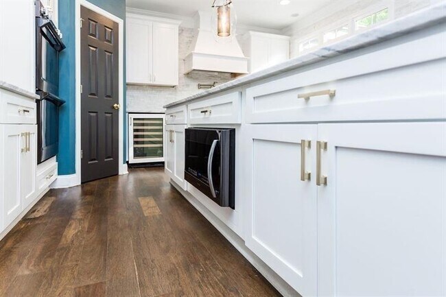 Building Photo - 14 Coopers Glen Dr SW