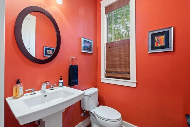Building Photo - Beautiful 4-Bed Home in Highland Park West...