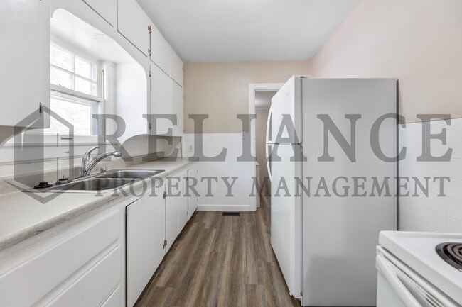 Building Photo - 440 S Osage St