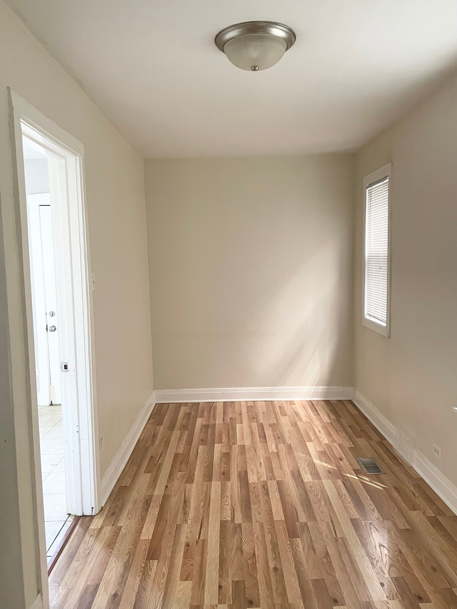 Building Photo - 2930 N Hamlin Ave