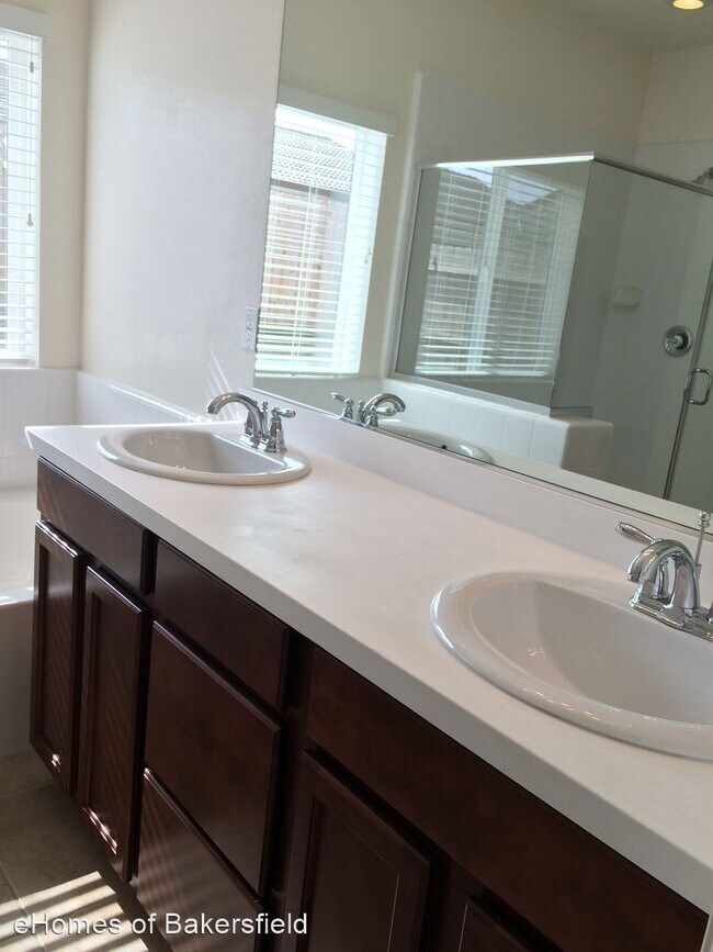 Building Photo - 4 br, 2 bath House - 5817 Moonstone Peak Dr