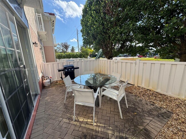 Building Photo - 2333 SE 5th St