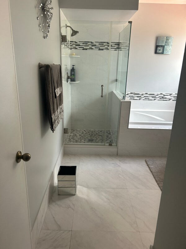 Building Photo - 4015 Tree Top Rd