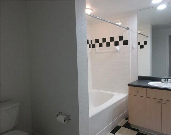 Building Photo - 2331 W Horatio St