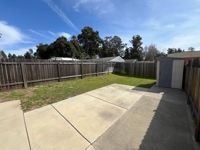 Building Photo - 360 E Foster Rd