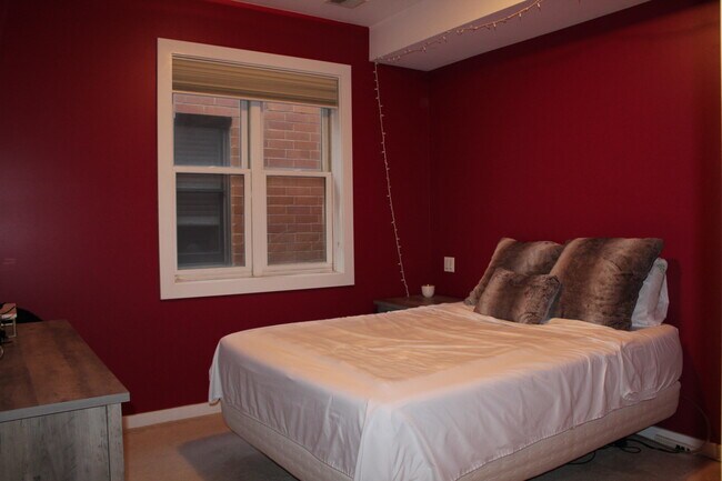 Building Photo - 675 N Peoria St