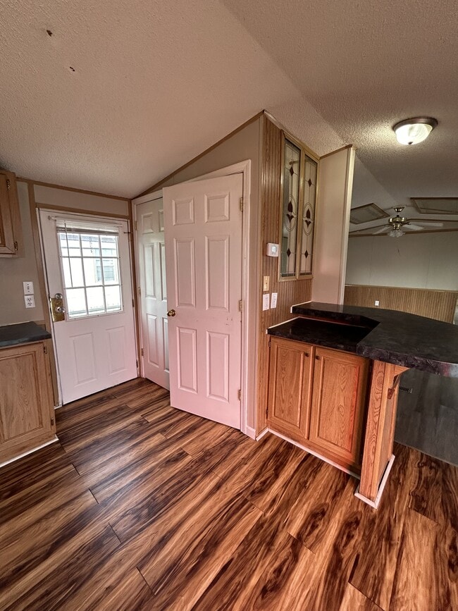 Building Photo - 217 Tyler St