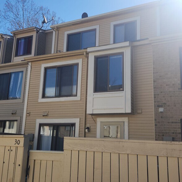 Building Photo - 30 Welbeck Ct